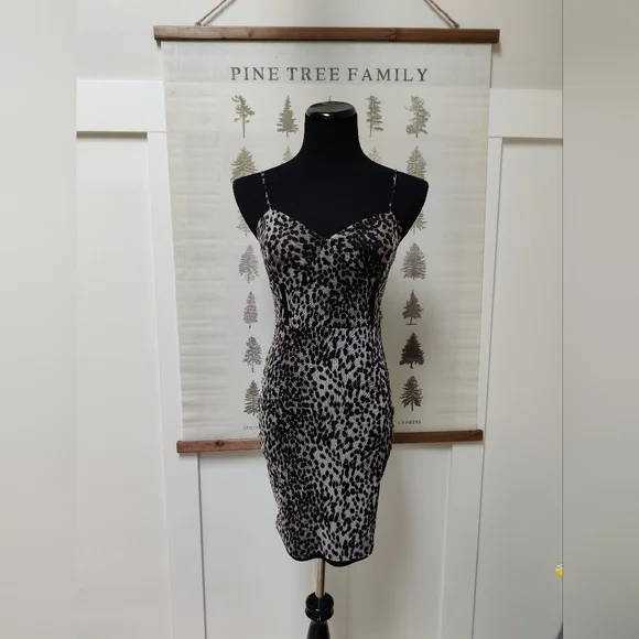 Guess Mini Dess - Small - Picture 1 of 8